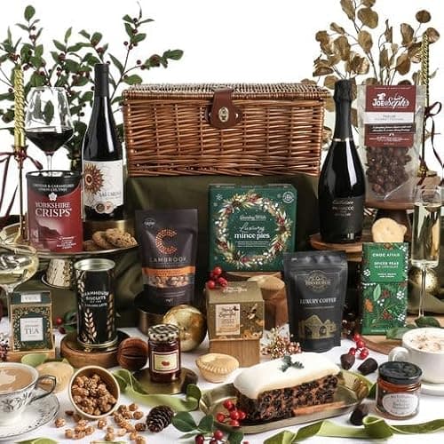 Luxury Bearing Gifts Gourmet Christmas Hamper for Couples, Friends & Family – Red Wine Hamper with Prosecco, Christmas Cake, Brandy Mince Pies & Artisan Treats – Clearwater Hampers & Gourmet Gifts